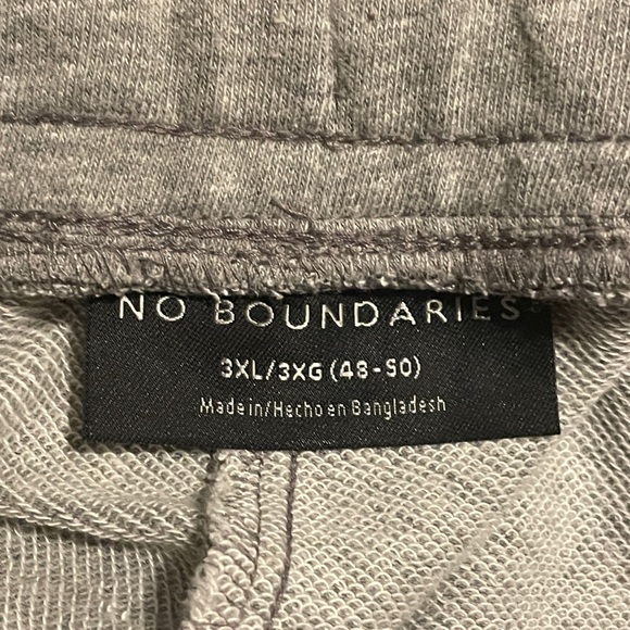 No Boundaries Sweat Shorts - Picture 3 of 3